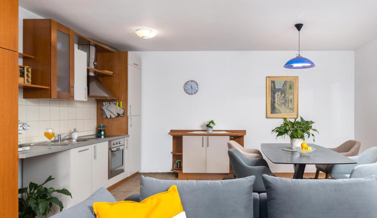 Terra Magica Deluxe Apartment Or Room With Private Parking, Terrace And Sea View Rijeka Exterior foto