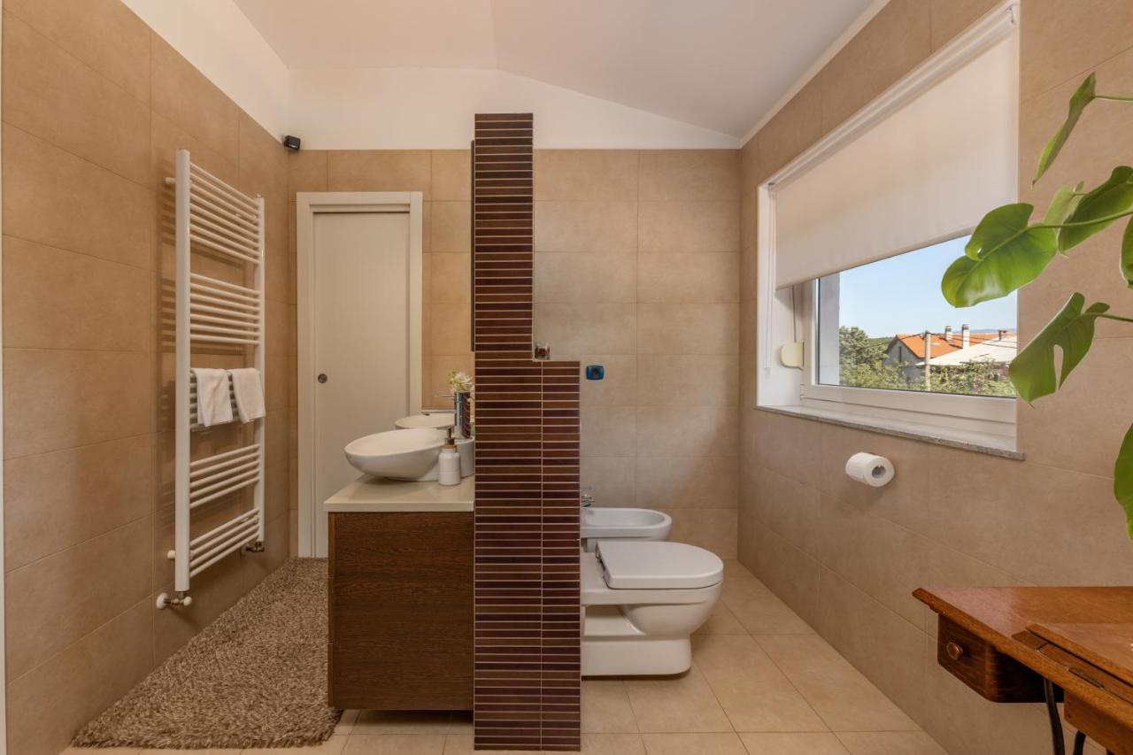 Terra Magica Deluxe Apartment Or Room With Private Parking, Terrace And Sea View Rijeka Exterior foto