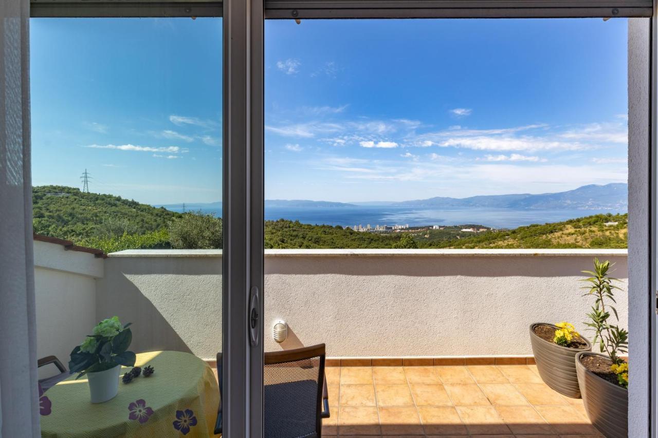 Terra Magica Deluxe Apartment Or Room With Private Parking, Terrace And Sea View Rijeka Exterior foto